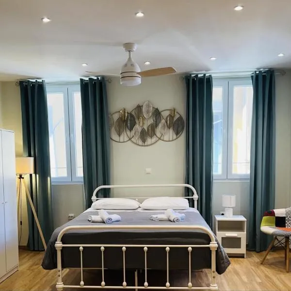 Louisa's Studio, hotell i Korfu