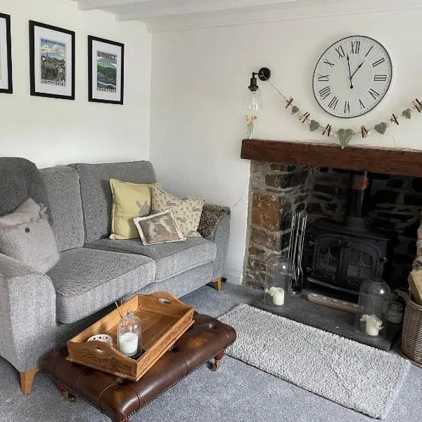 Tiny romantic cottage for two., hotel in Lostwithiel