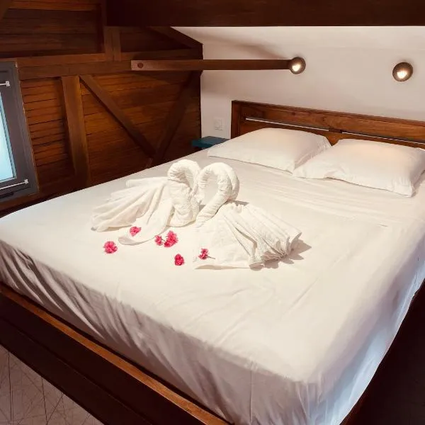 Bungalow Jacuzzi - Pieds dans l'eau, hotell sihtkohas Trois Bassins