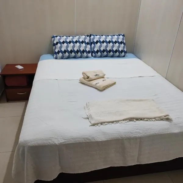 Quarto confortável em Est Velha, hotel v destinaci Genuino Sampaio
