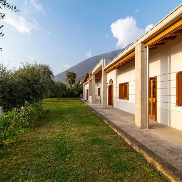 Casa degli Ulivi, hotel v destinácii Sale Marasino