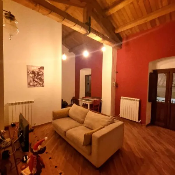 Civico16 Appartamento, hotel v destinaci LʼAquila