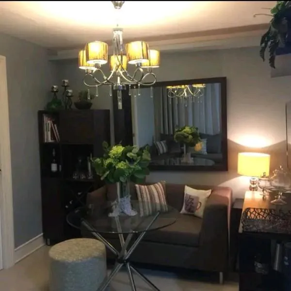 Romantic 2BR Condo unit with free WiFi, hotel i Anabu Primero