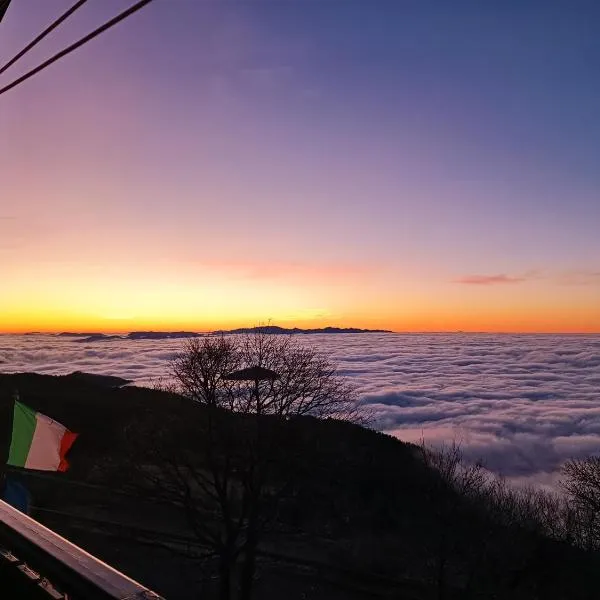 Rifugio Guglielmo e Giovanni Pelizzo, hotel v destinaci Montemaggiore