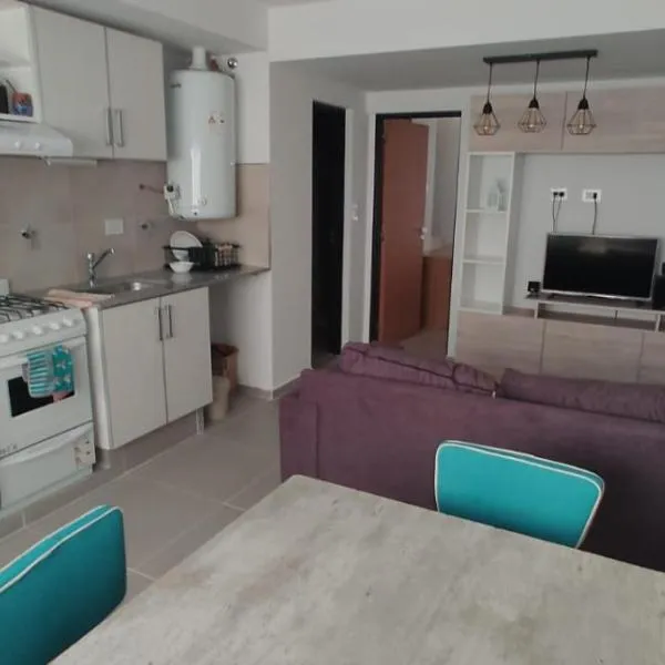 Departamento calle Mendoza Albus -acceso rápido Ruta 22, viešbutis mieste Cheneral Roka