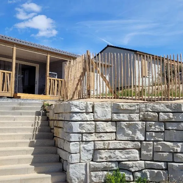 Chalet tranquille en Bretagne avec piscine chauffée, 2 chambres, proche mer et nature - FR-1-783-15, ξενοδοχείο σε Arzal