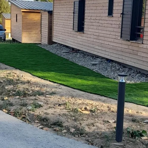 Charmant Chalet 3 Chambres avec Piscine Couverte à 10 min de la Plage de La Baule - FR-1-783-18、ゲランドのホテル