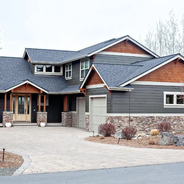 West Ridge Craftsman with Amazing Views, hotel a Redmond