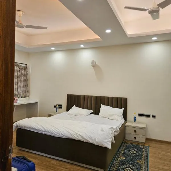 Villa in Vrindavan, Hare Krishna M (ISKCON) campus, hotel in Vrindāvan