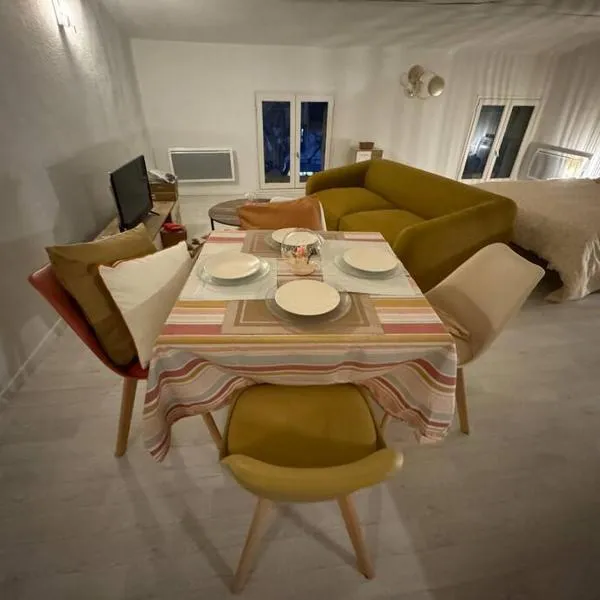 Carpentras cosy& 3 voyageurs&, hotel v destinaci Carpentras