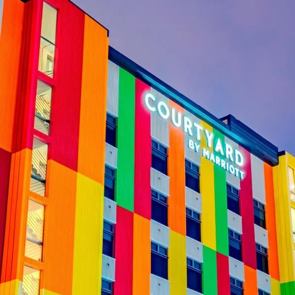 Courtyard by Marriott Santiago Airport, hotel in Santiago