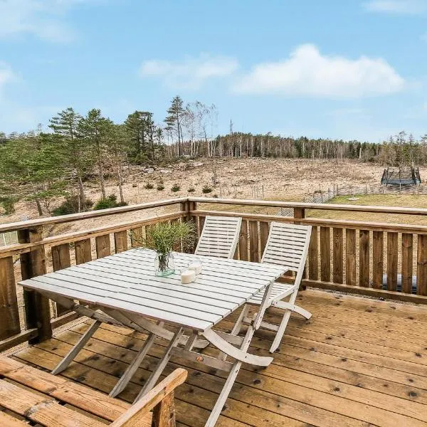 Awesome Apartment In Ljungskile, hotell sihtkohas Ljungskile