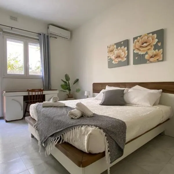 Bright and spacious Double Room, shared bathroom, ξενοδοχείο σε Tal-Għoqod
