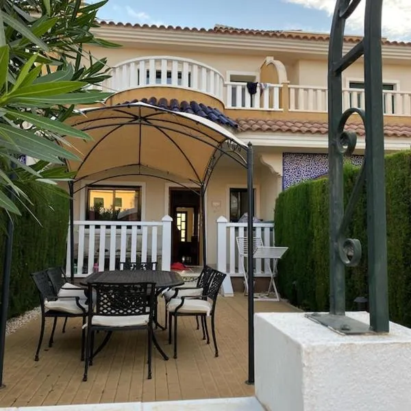 Prestigious Dona Pepa 2 Urbanisation with Shared Pool, hotel in Ciudad Quesada