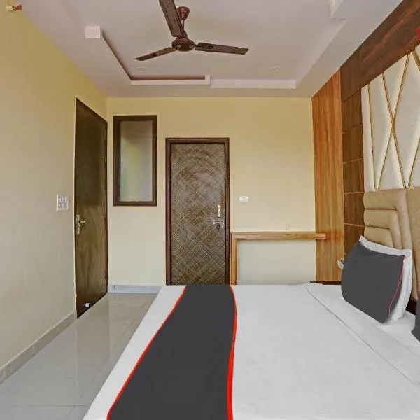 Capital O Mt Corporate Stays Near Iskcon Temple Noida, hotel v destinaci Indirapuram