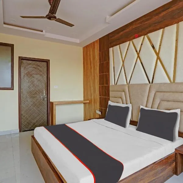 Capital O Mt Corporate Stays Near Iskcon Temple Noida, hotel din Indirapuram