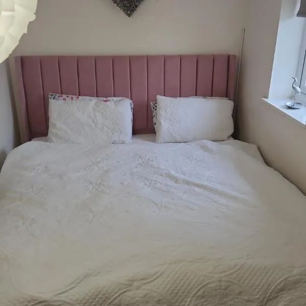 Glamshouse, hotel in Bushbury