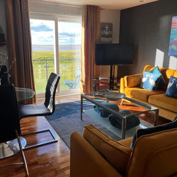 CockleDora, A Luxury Ground Floor Beachfront Apartment, hotell i Llanelli