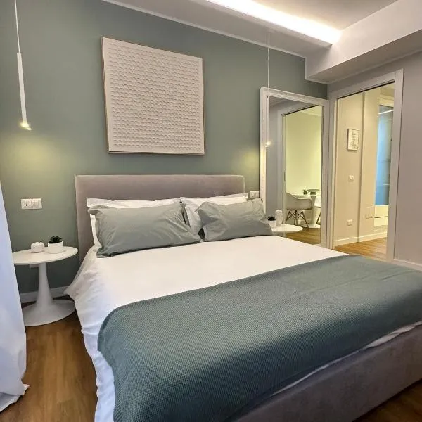 The Captain's Apartments SIROCCO - CITY CENTER Leonardo Academy, hotel v destinácii Sesto Calende