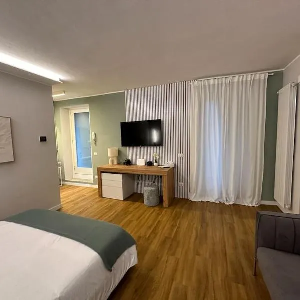 The Captain's Apartments ZEPHYR- CITY CENTER Leonardo Academy, hotel v destinácii Sesto Calende