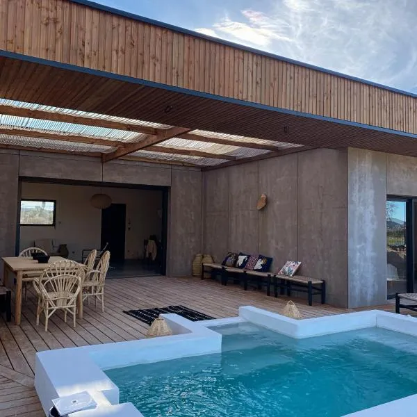 Magnifique villa écologique piscine jacuzzi, hotel v destinaci Clarensac