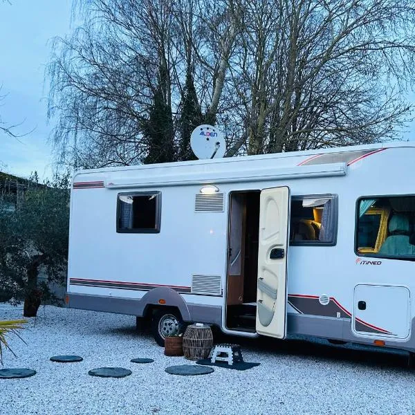 Terrain de loisirs en plein centre de Lièvin camping car, hotel in Liévin