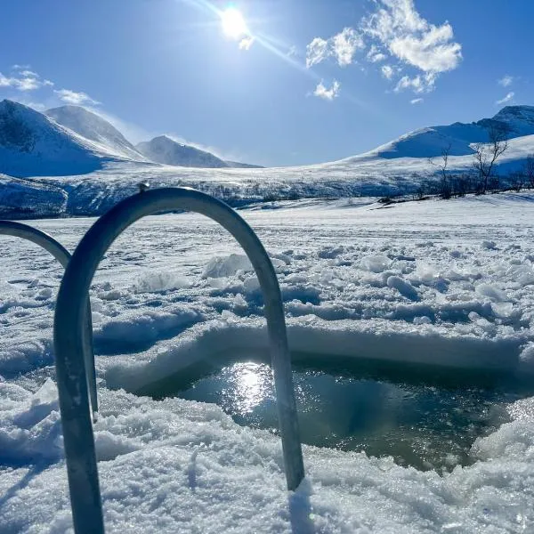 Fairytale STAYcation - JACUZZI, BOAT & SAUNA, hotel in Bjørkli