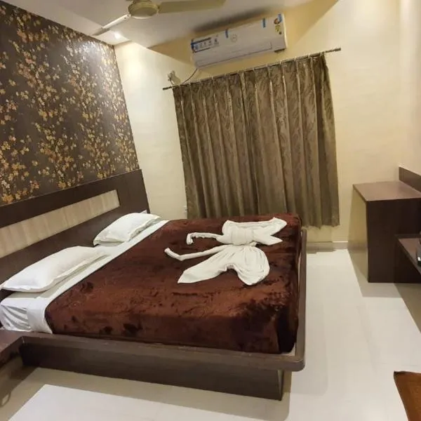 Hotel Home Town Puri - Lift - Parking - Near Golden Beach - Excellent Service Recommended, hotelli kohteessa Puri