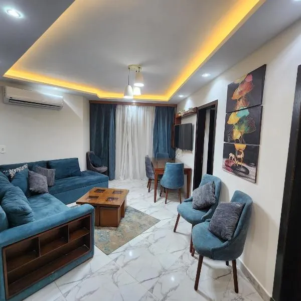 Porto said بورتوسعيد غرفتين وصاله للأسر فقط, hotel in Port Said