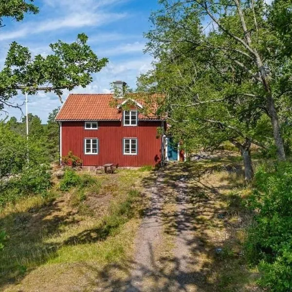 Charmigt torp på höjden, hotel v destinaci Gamleby