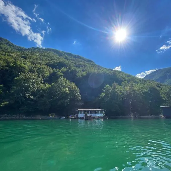 Splav ANDJELA Perucac, hotel a Perućac