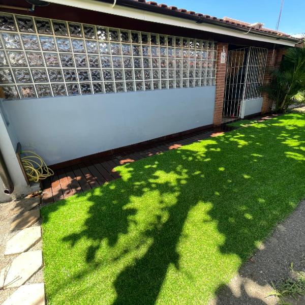 Casa em Itanhaém Pé na Areia ! A 100 metros do mar