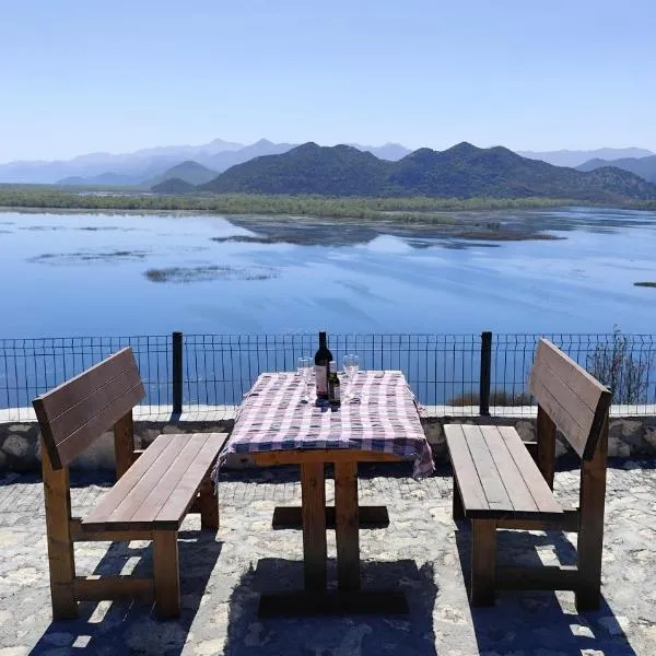 Bobija Village Skadar lake, hotel em Karuč