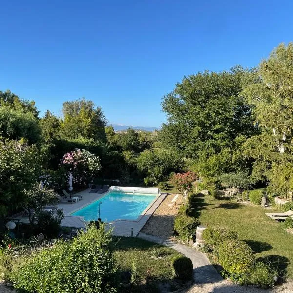 La Petite Rive - Les Oliviers, hotel a Velleron