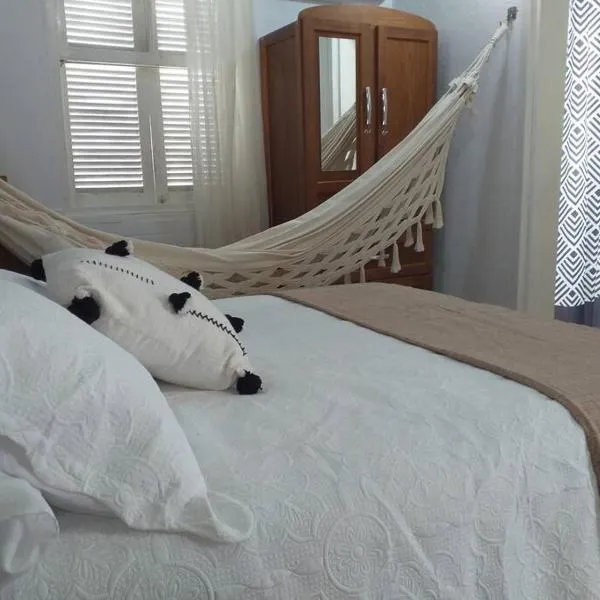Sambaqui - Casa de Hóspedes Kitinet, hotel en Florianópolis