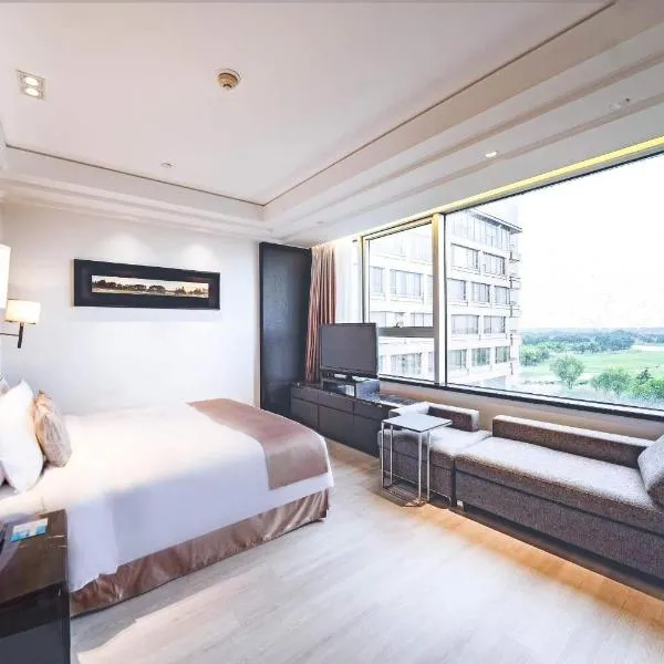 Crowne Plaza Shanghai Anting-Auto City - 15 Minutes drive to F1, hotel v destinaci Jiading