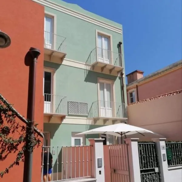 LA REGGIA APARTMENTS MILAZZO, hotel in Milazzo