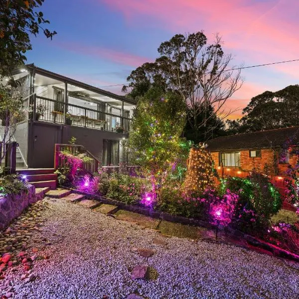 The Smart Retreat-Voice control smart house spa bath cinema, hotel v destinaci Katoomba