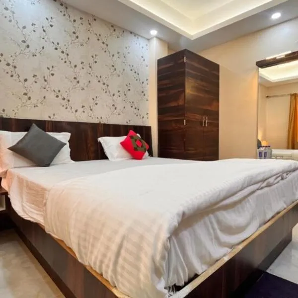 ํธ๋ฆฌ์ ์์นํ ํธํ
Hotel Aradhya Near Sea Beach
