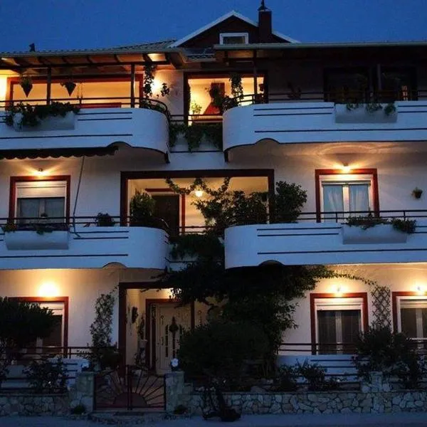 Elenas Apartments, hotel a Plataria