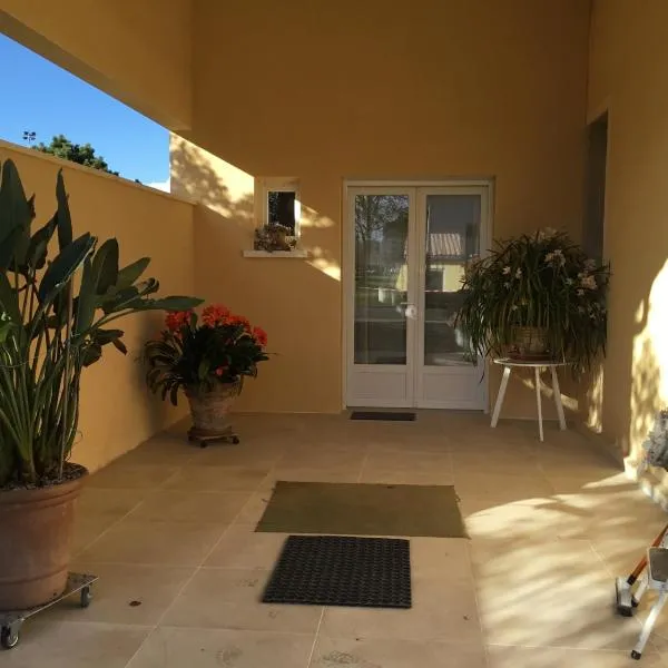 Le Clos des Gazanias, hotel v destinaci Grignols