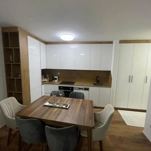 Luxury Apartment, hotel v destinaci Gnjilane