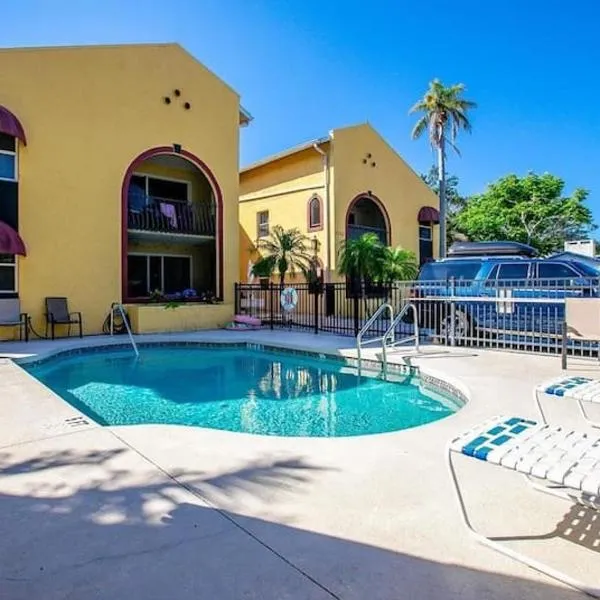 2bed/2bath Condo next to Siesta Key ~A Hidden Gem, hotel v destinaci Sarasota