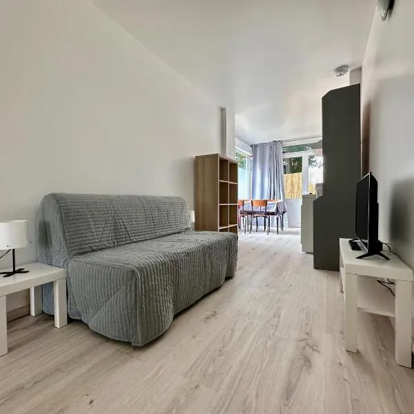 001 T2 Immeuble Persévérance, hotel v destinácii Conflans-en-Jarnisy