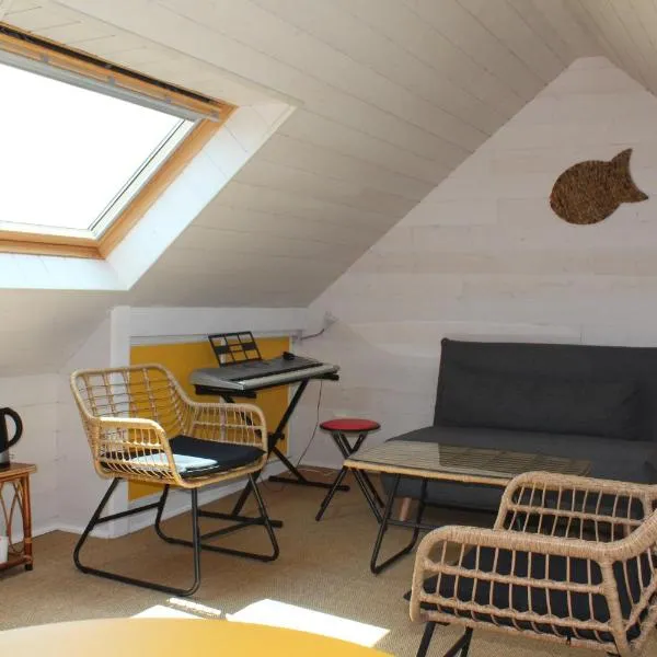 Viesnīca Chambre d'hôte, avec espace vue sur mer, à 400 m du port au 2ème et 3ème étage d'une maison typique de Saint Vaast La Hougue pilsētā Senvālauga