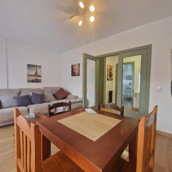 Apartamento céntrico Llanes、リャネスのホテル