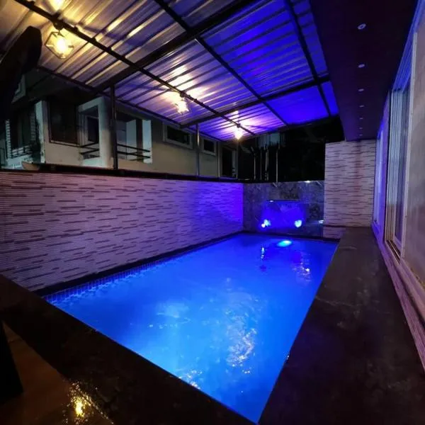 MOUNT BUNGALOWS-2BHK AC BIG PRIVATE POOL BUNGALOW, hotel in Lonavala
