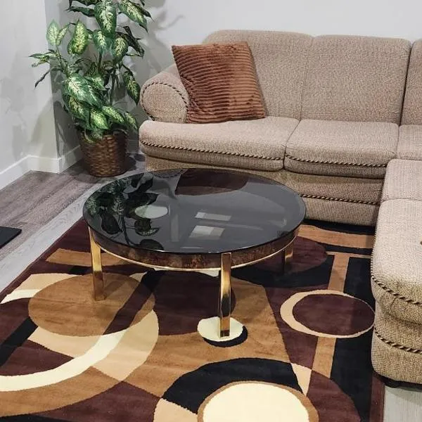New Stylish 2-Bedroom Basement Suite, hotel in Winnipeg