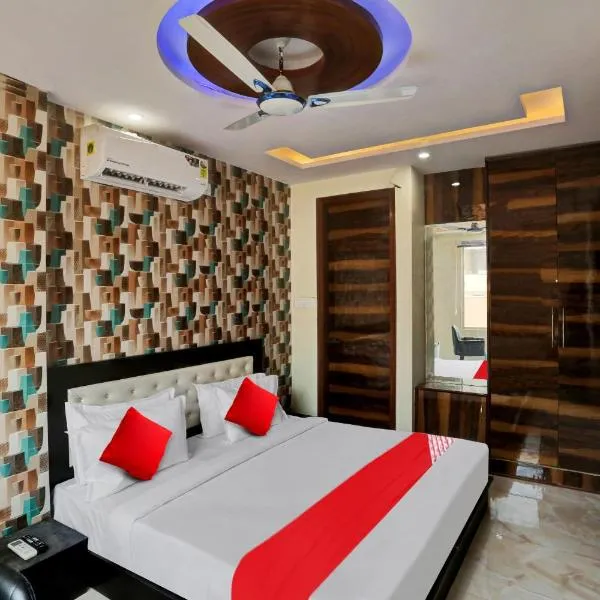 OYO Flagship Hotel Metro Height's near Nangloi Railway metro station, hotel u gradu Delhi