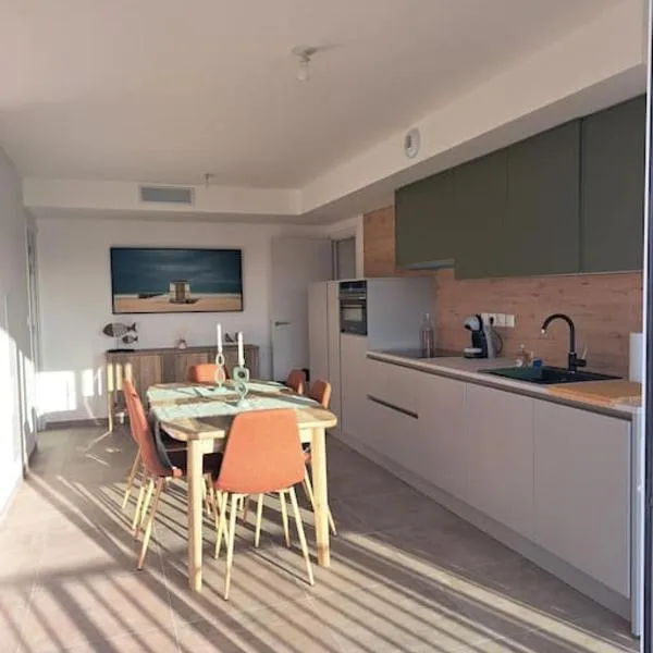 2 Ch Appt 63m² 4/6P. + piscine 4 mn plage & centre، فندق في كاميير